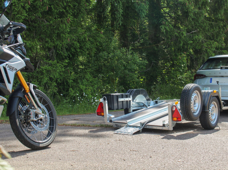 Prikolica za prevoz motorja Debon Roadster Moto