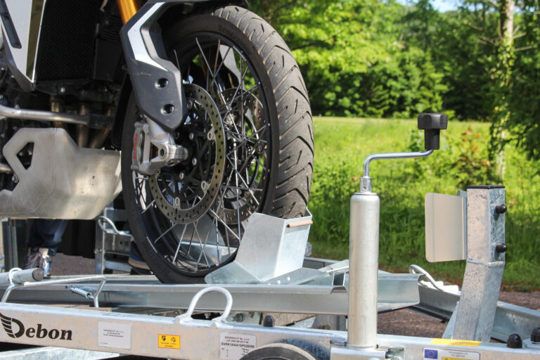 Prikolica za prevoz motorja Debon Roadster Moto