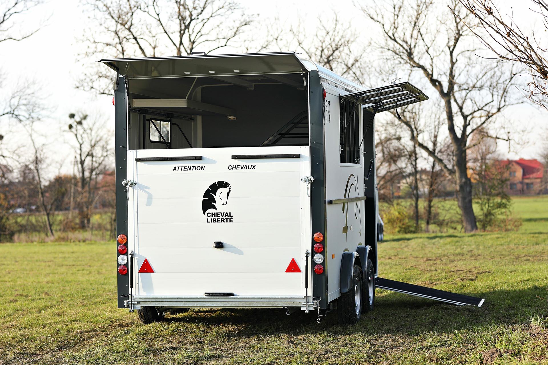 ▷ Cheval Liberté Cheval Liberte MAXI3 3er Pferdeanhänger mit